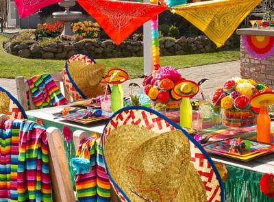 Mexican Themed Decoration Ideas / Dinner Party Ideas Mexican Fiesta Party - This list of vibrant diy mexican party ideas features everything from fun, festive piñatas to sweet cupcake toppers that will help you celebrate cinco de.